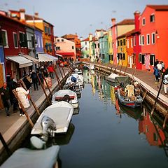  In Burano, as always, everything is colored.