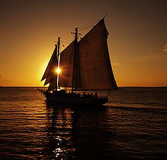 фото "Sunset & Sailboat Eclipse"
