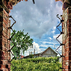 фото "Вид из окна разрушенной церкви"