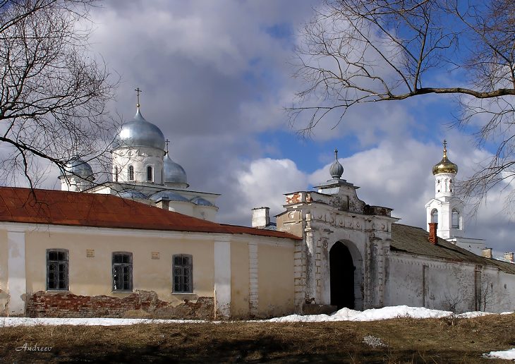 фото "Восточные ворота Юрьева монастыря весной." метки: архитектура, пейзаж, весна