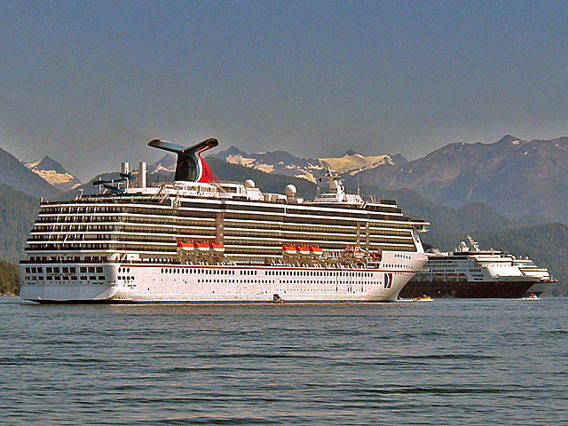 photo "Mega cruise ship" tags: travel, North America