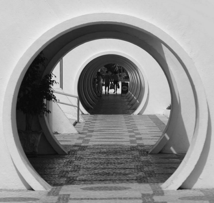 photo "Holidays XXIII - The Tunnel" tags: architecture, landscape, 