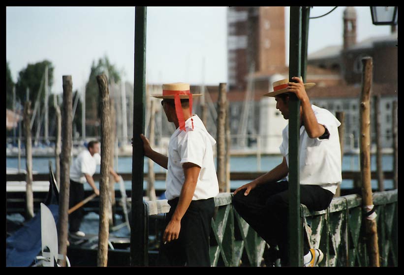 фото "gondoliers" метки: , 