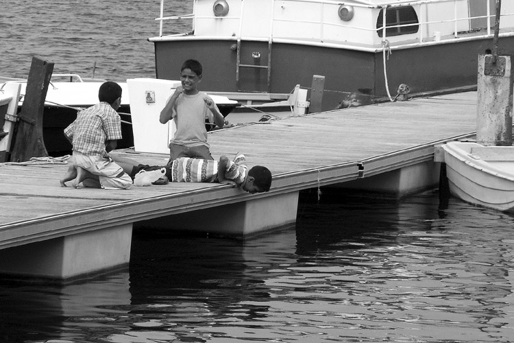 photo "Fisherman" tags: reporting, black&white, 