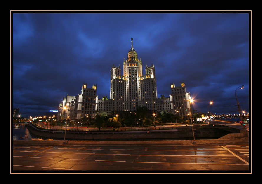 Московский следующий. Москва. Получерная Москва. Реал фото Москва. Нмпцн Москва.