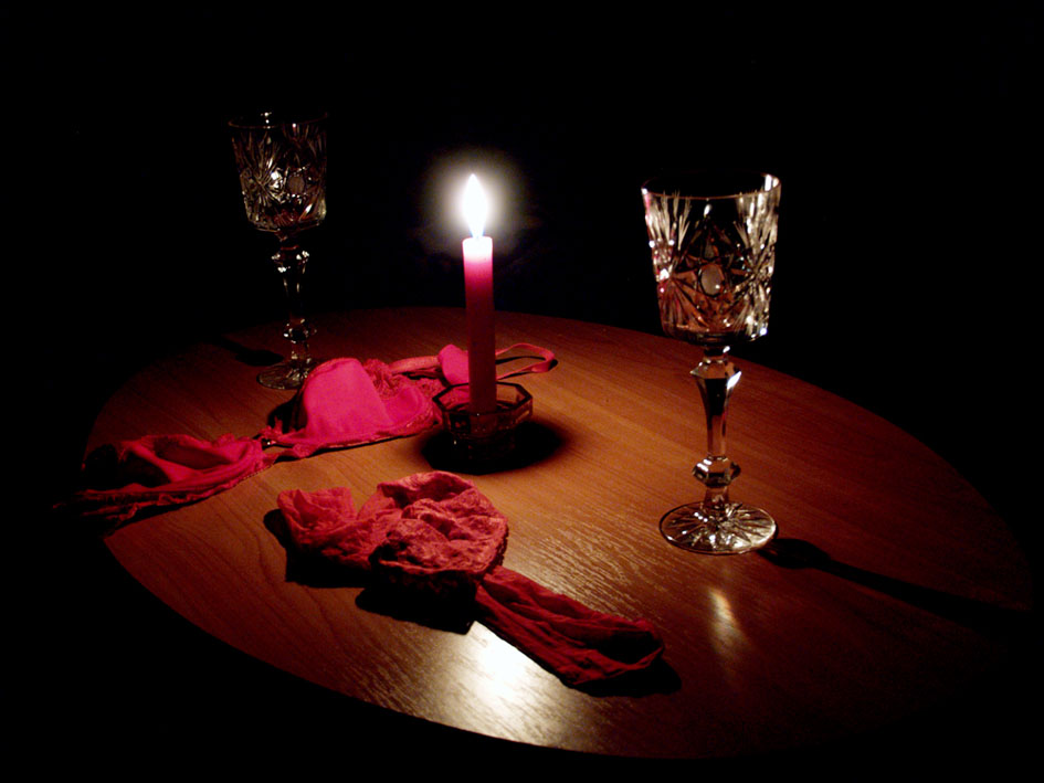 Включи 3 вечера. Романтический вечер. Романтический вечер при свечах. Свечи для романтического вечера. Вечер для двоих.