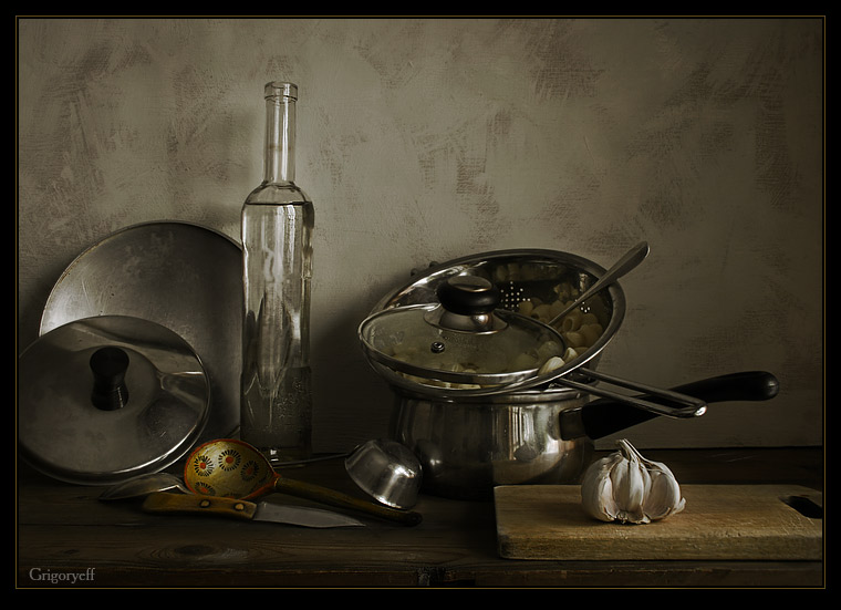 photo "The garlic bulb and macaroni" tags: still life, 