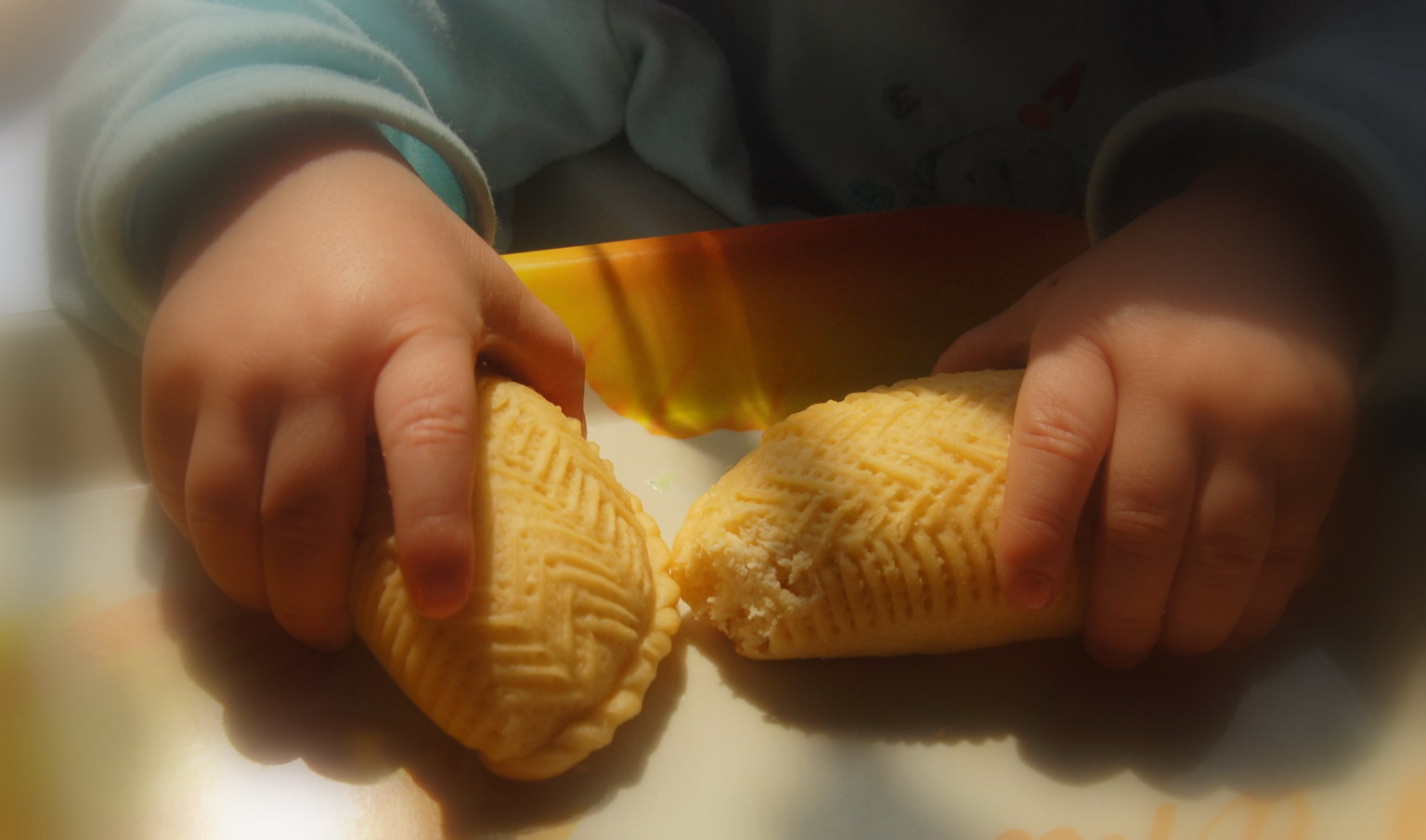 photo "Sweet in His Sweet hands" tags: portrait, children