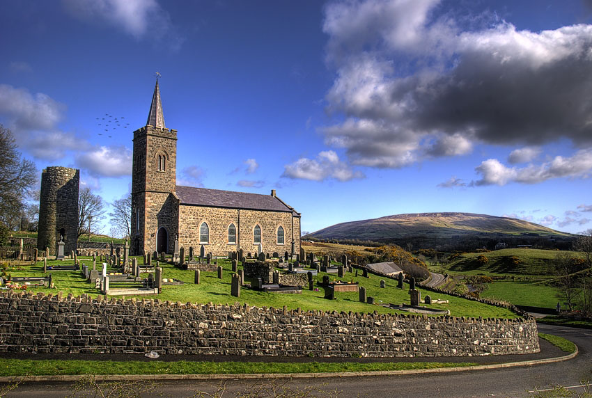 photo "Church on the Hill" tags: landscape, mountains