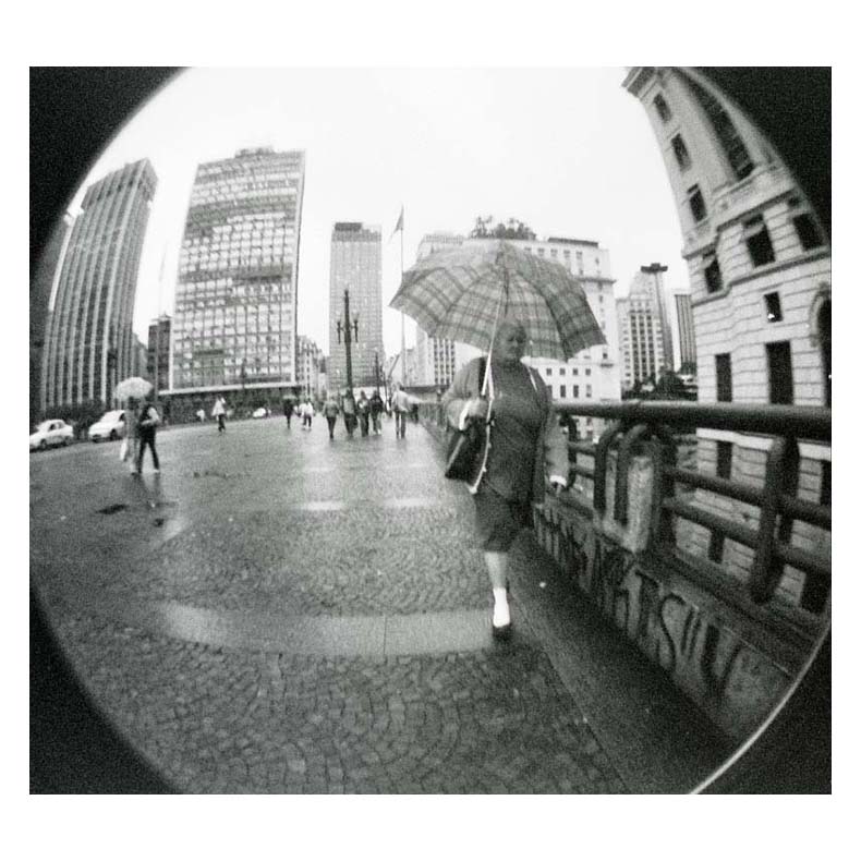 фото "Woman and Rain" метки: черно-белые, город, 