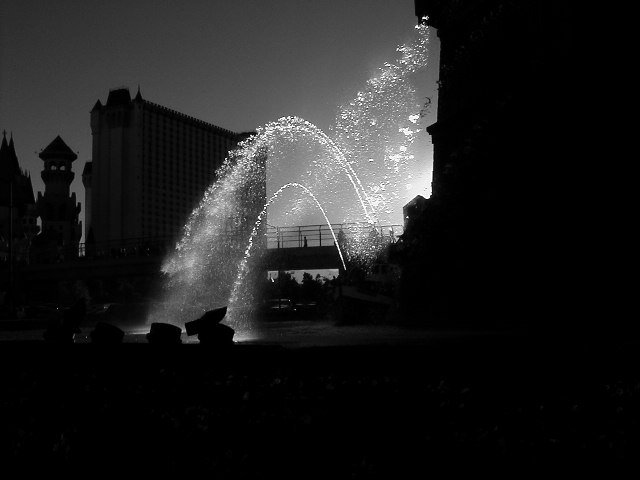 photo "Fountains, New York New York Casino" tags: architecture, landscape, 