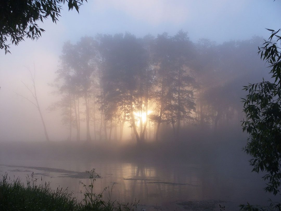 Текст доброе утро туманное. Турсунтский туман озеро. Туманное утро Фет. Туманный пейзаж. Утро туман.