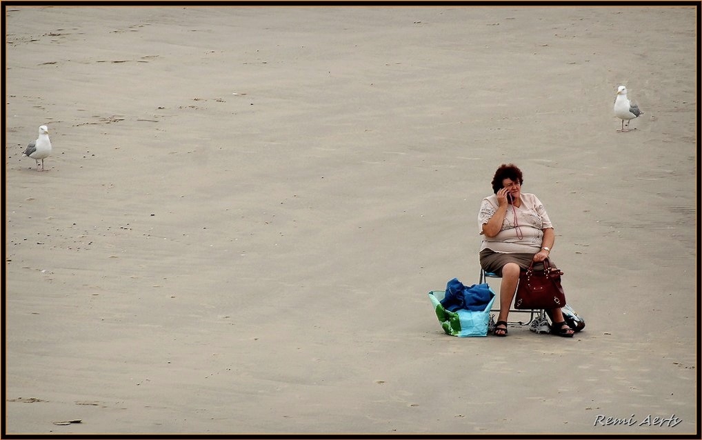 photo "Cellular telephone at the beach" tags: landscape, portrait, summer, woman