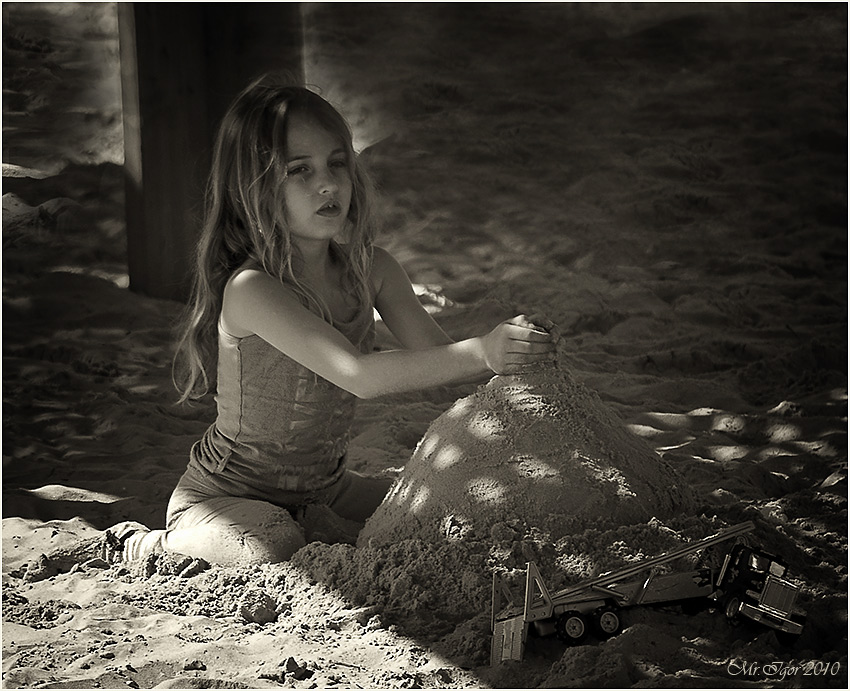 photo "About the girl and the sand" tags: genre, black&white, 