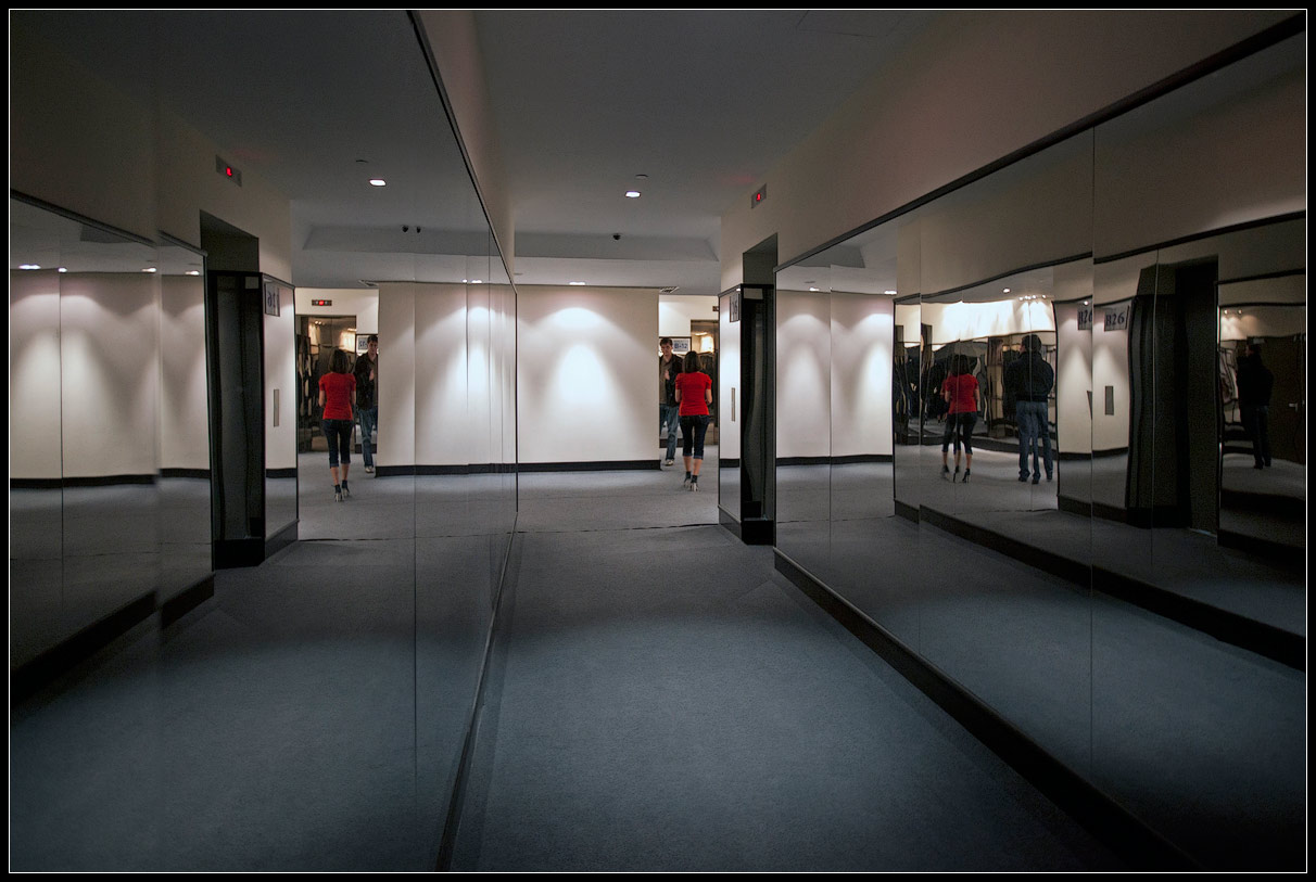 photo "Mirror Maze" tags: interior, genre, 