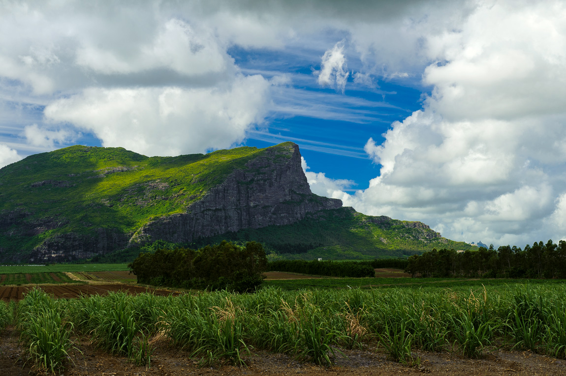 photo "***" tags: landscape, travel, nature, Africa, clouds, colour, mountains, Маврикий, земля, окно