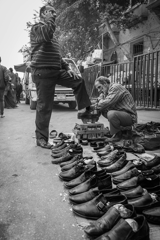 фото "История об обуви" метки: черно-белые, Каир, египет, обувь, работа, сапожник, улица, ч/б, чистка