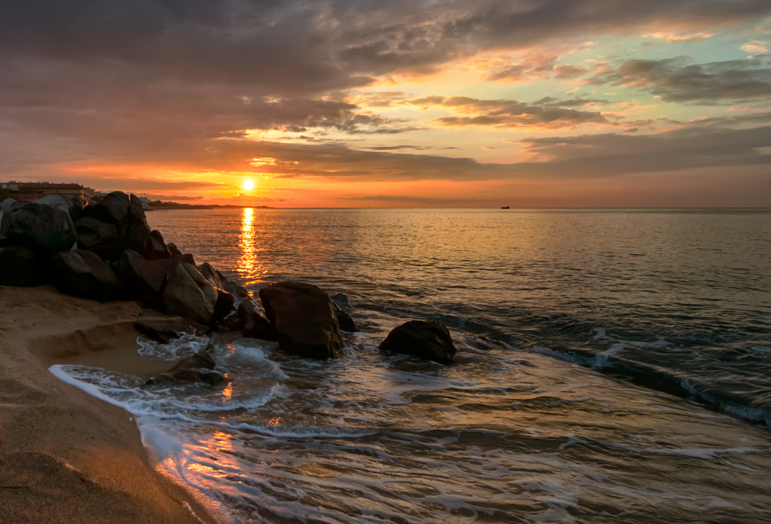 photo "***" tags: , Europe, clouds, sunrise, water