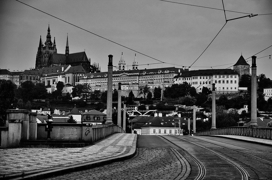 photo "Пражский Град  и мост" tags: black&white, architecture, Prag, Prague, Praha