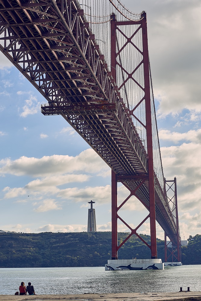 photo "***" tags: architecture, travel, street, Portugal, bridge, clouds, ocean, people, river, road, sea, sky, sun, water, отражение, путешествие, тучи