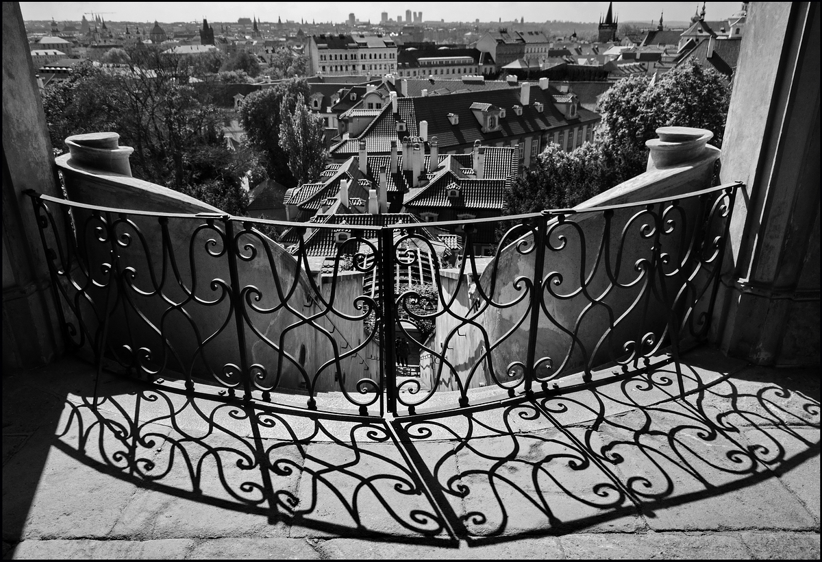 photo "Прага и перила" tags: black&white, Prag, Prague, Praha