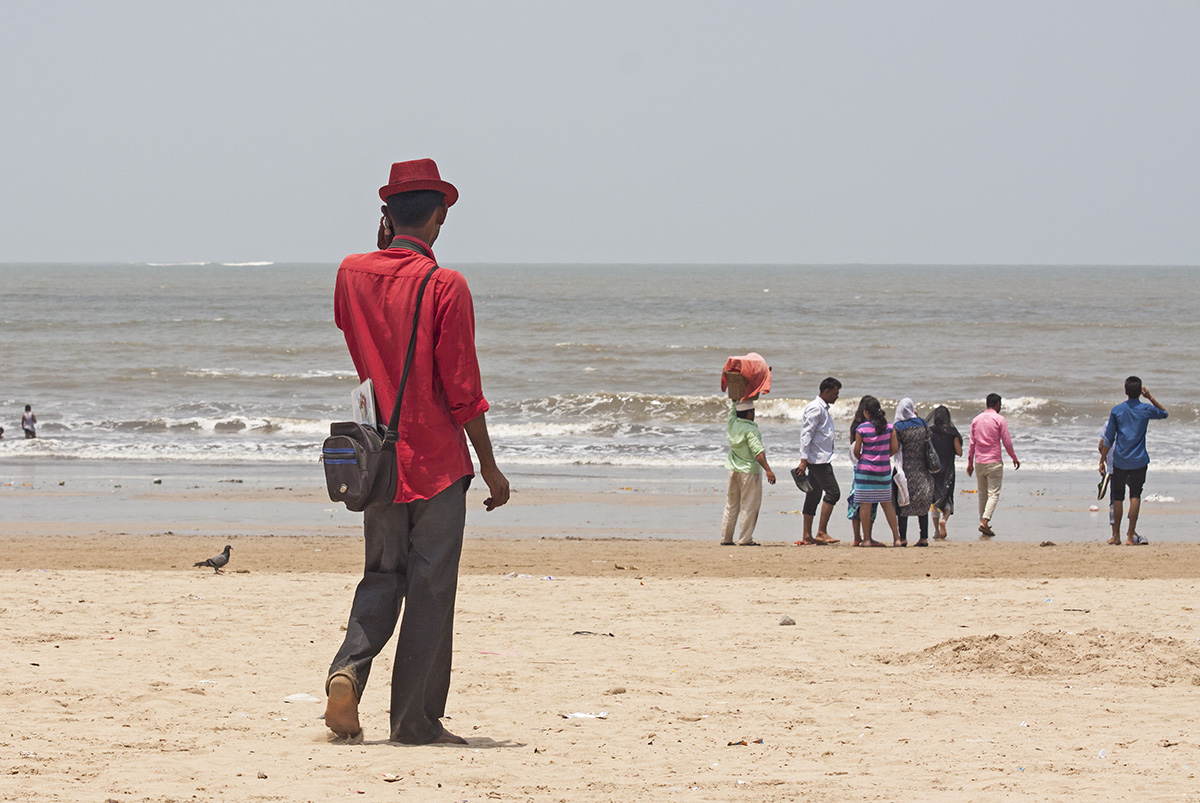 photo "Man from Mumbai" tags: travel, genre, reporting, Mumbai, beach, beach, india, man, people, sea, sea, Мумбаи, индия