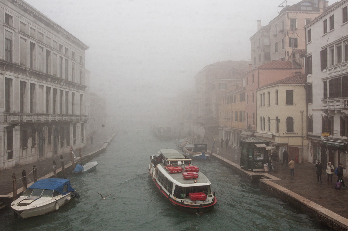 фото "Утро в Венеции" метки: стрит-фото, архитектура, путешествия, Венеция, канал, лодка, море, река