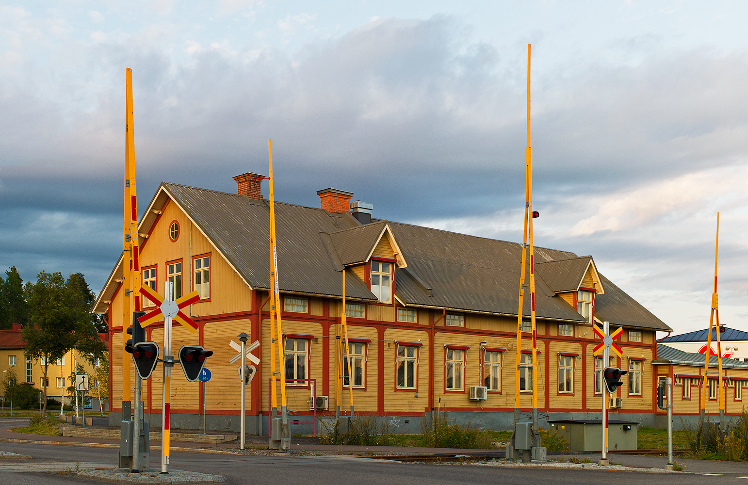 фото "Жёлтые вертикали" метки: архитектура, город, 