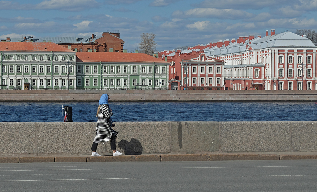 photo "Piter" tags: street, reporting, travel, river, street, Набережная, Нева, Санкт Питербург, питер