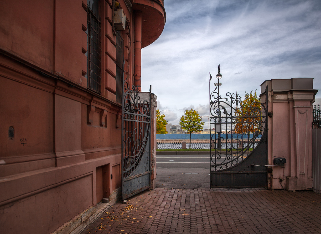 photo "***" tags: city, architecture, street, 