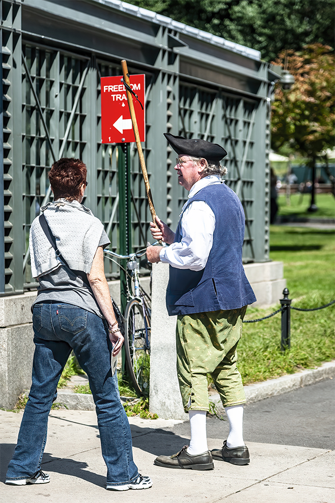 photo "Guide and Tourist on the Freedom Trail" tags: street, 